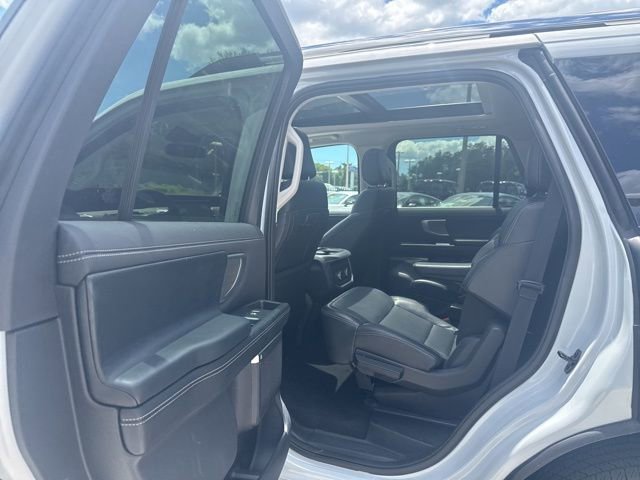 Certified 2025 Ford Expedition Platinum AWD/4WD image 15