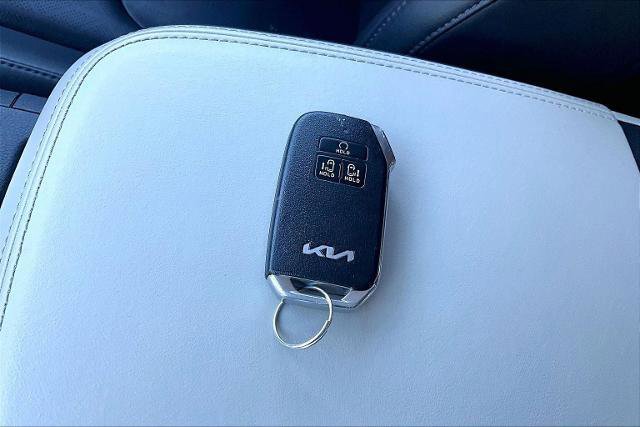 Used 2022 Kia Carnival LX image 15