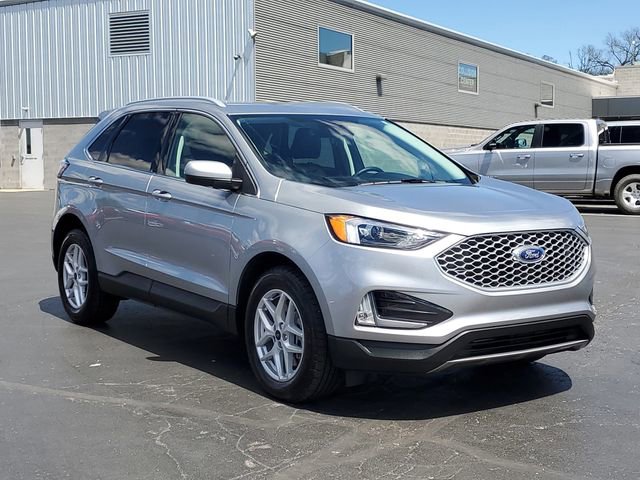 Certified 2024 Ford Edge SEL w/ Convenience Package AWD/4WD image 2