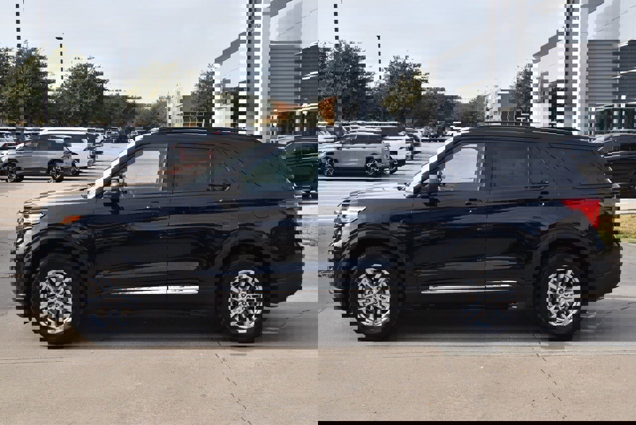 Certified 2023 Ford Explorer XLT w/ Equipment Group 202A image 12