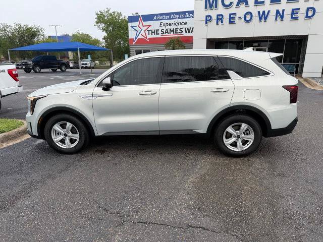 Used 2026 Kia Sorento LX FWD image 3