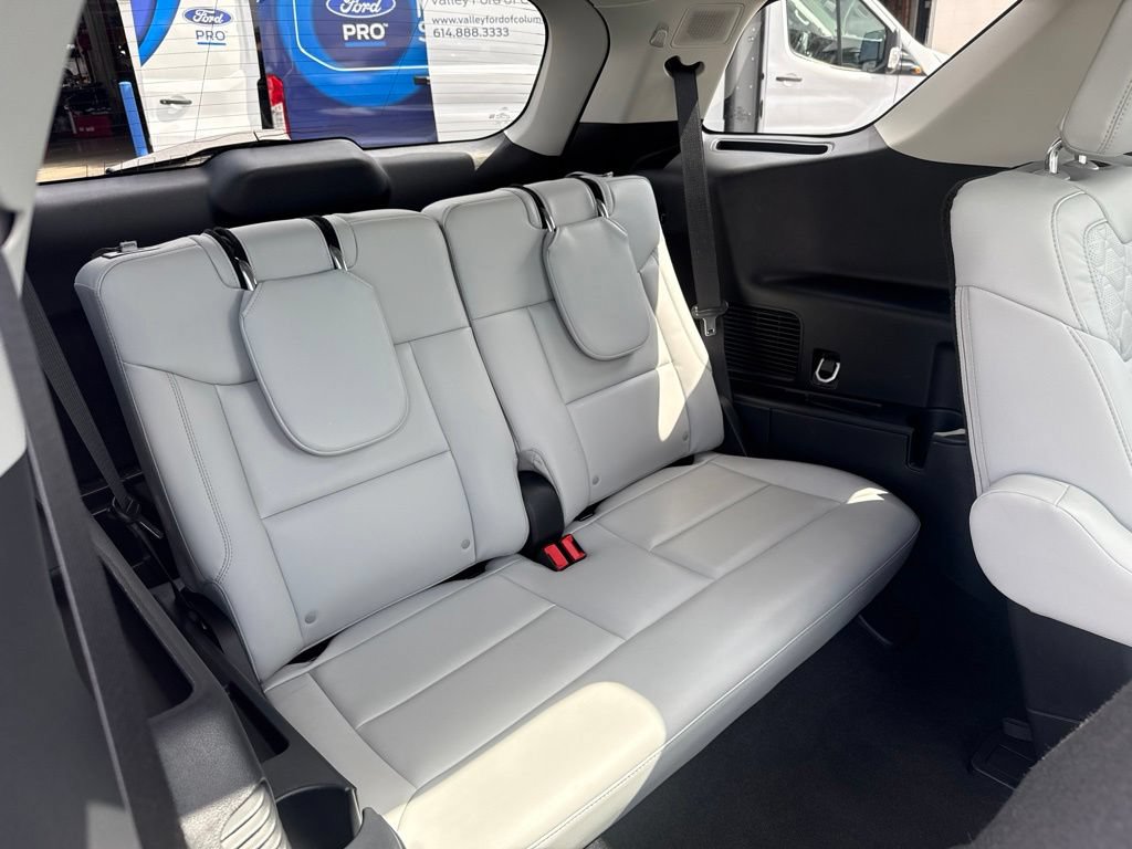 Certified 2025 Ford Explorer Platinum w/ Ultimate Package AWD/4WD image 40