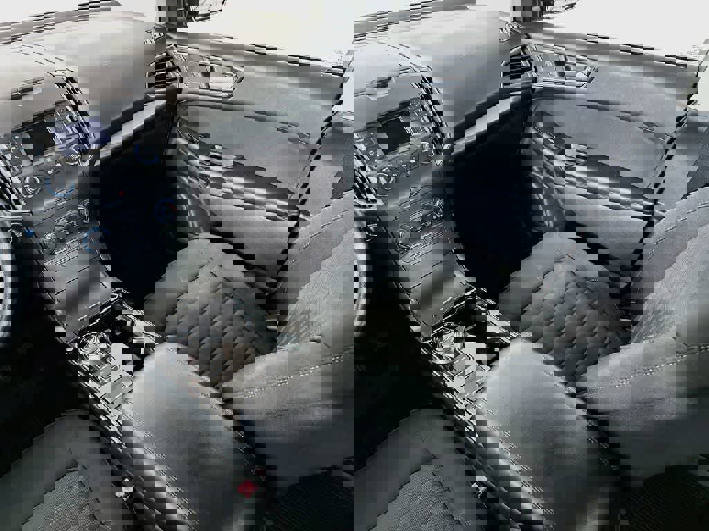 Certified 2019 Ford Edge SE FWD image 14