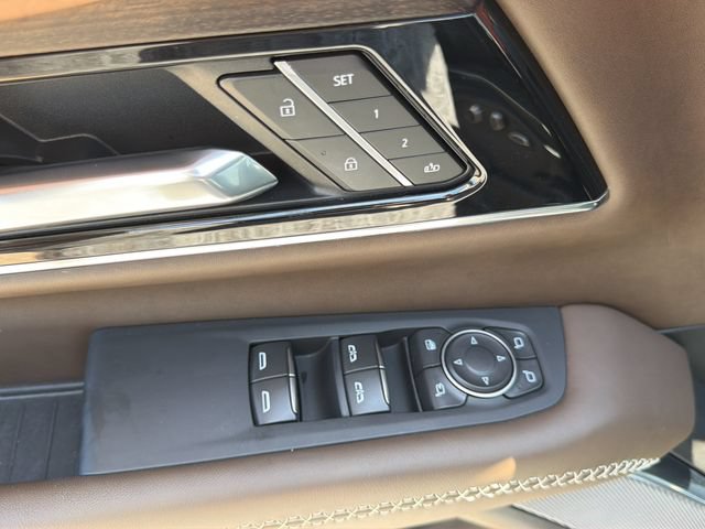 Used 2025 GMC Yukon Denali Ultimate AWD/4WD image 22