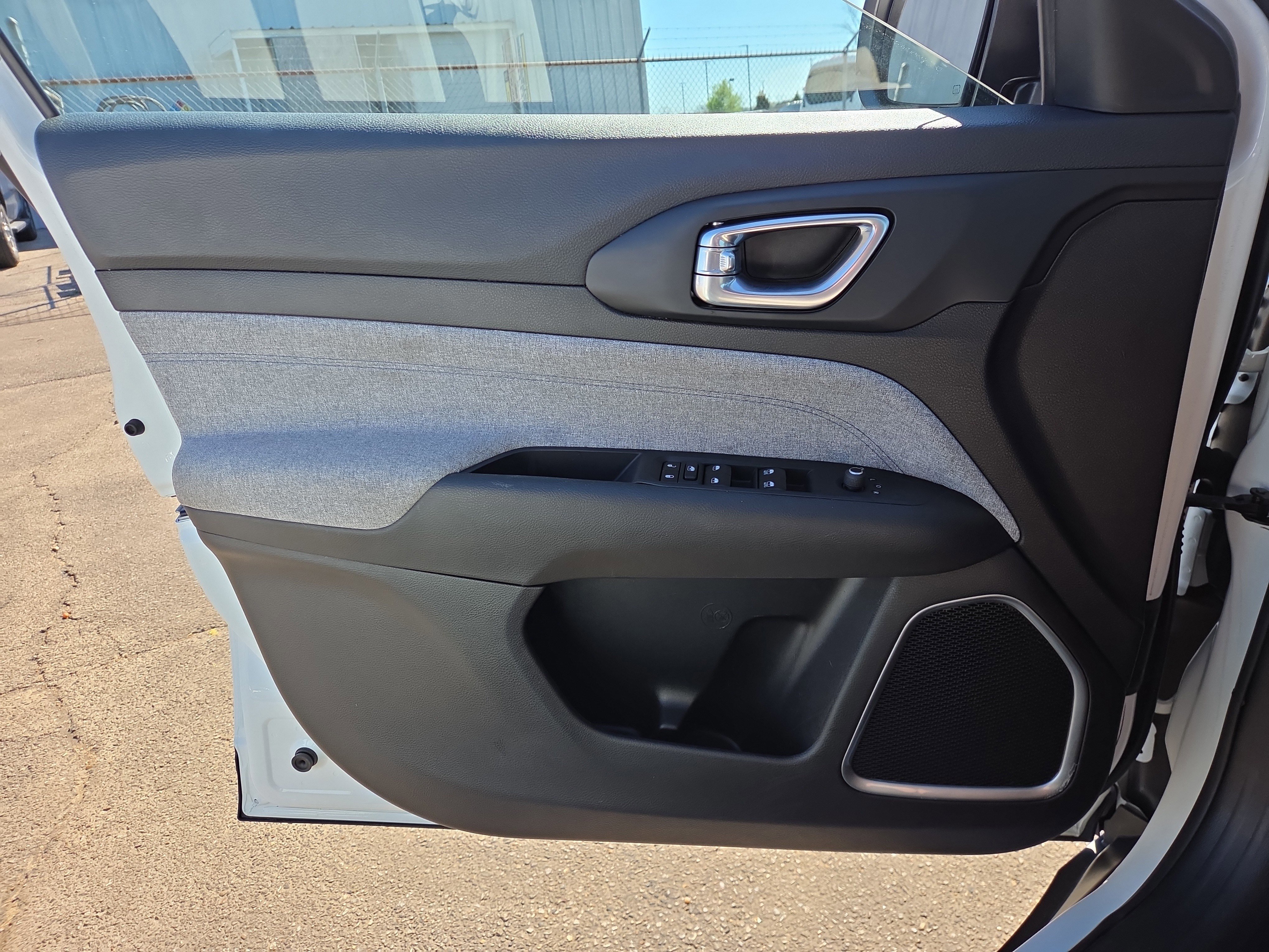 Used 2024 Jeep Compass Latitude image 17