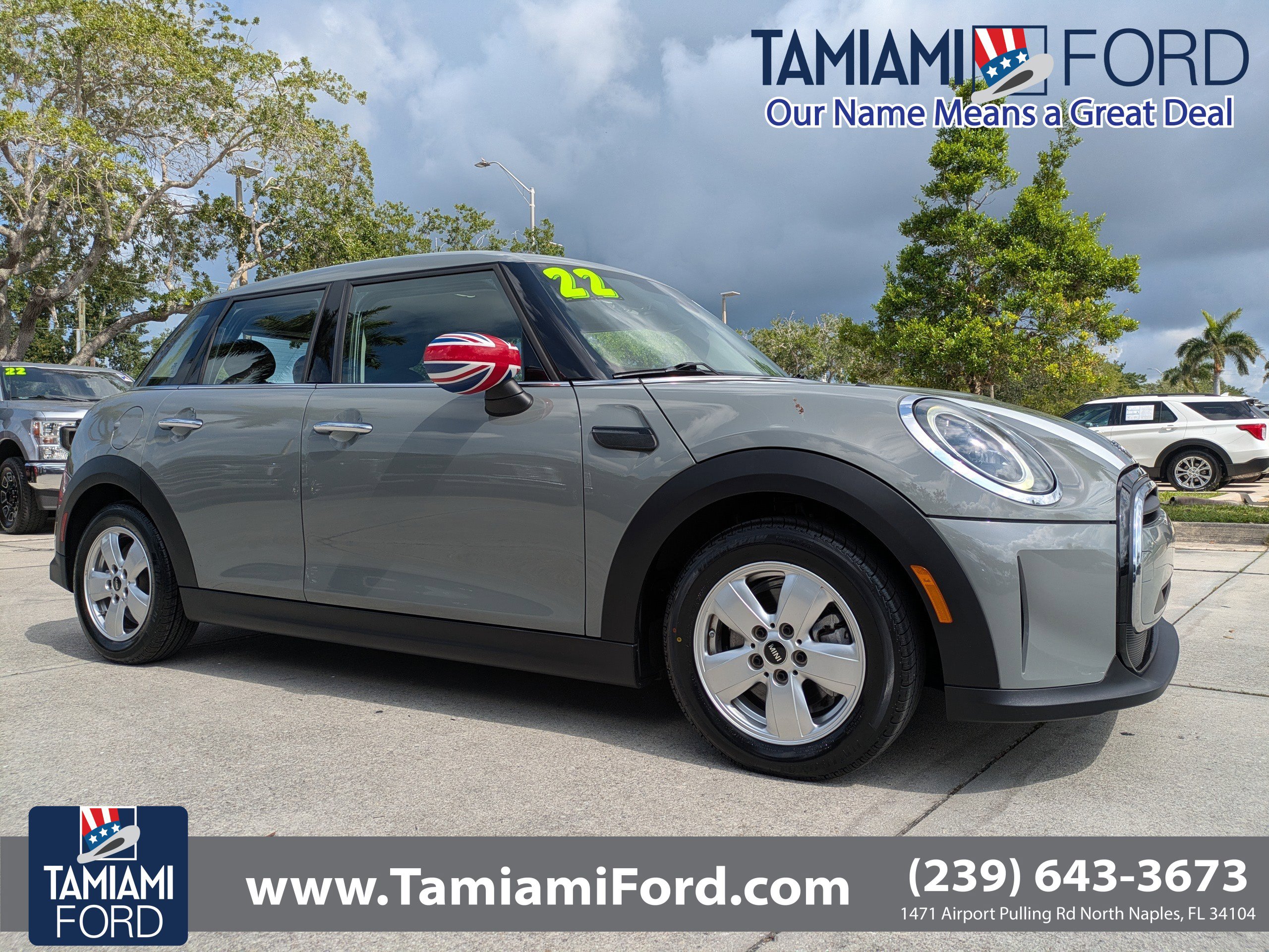 Used 2022 MINI Cooper 4-Door Hardtop w/ Storage Package FWD image 1