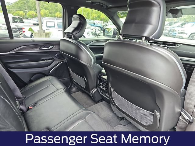 Used 2023 Jeep Grand Cherokee Overland w/ Luxury Tech Group IV AWD/4WD image 13