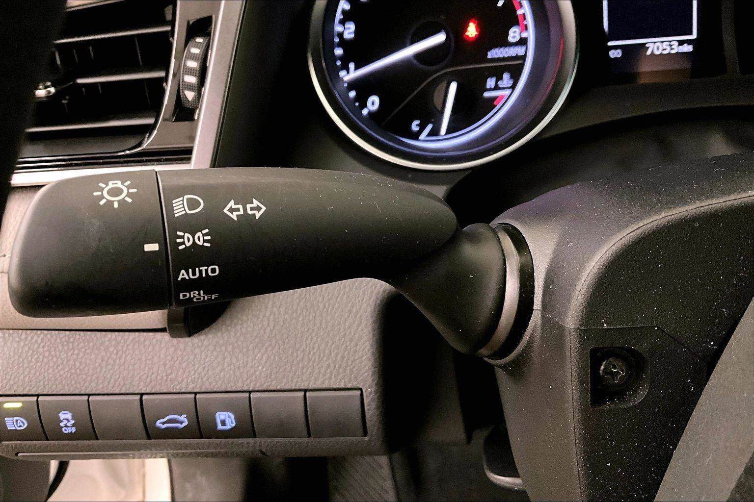 Used 2018 Toyota Camry LE image 30