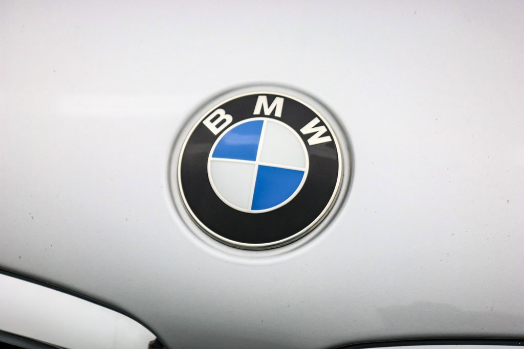 Used 2020 BMW 530e w/ M Sport Package image 10