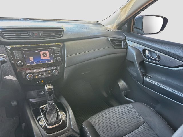 Used 2018 Nissan Rogue SV FWD image 21