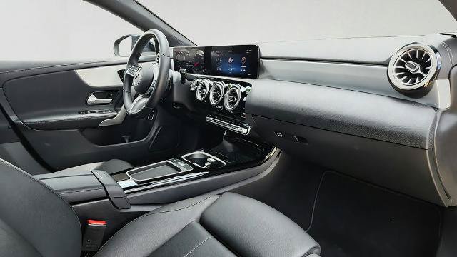 Used 2025 Mercedes-Benz CLA 250 image 33
