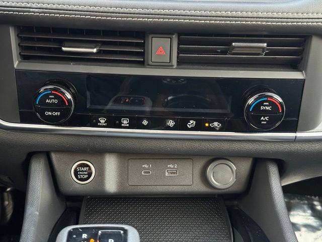 Used 2023 Nissan Rogue SV AWD/4WD image 12