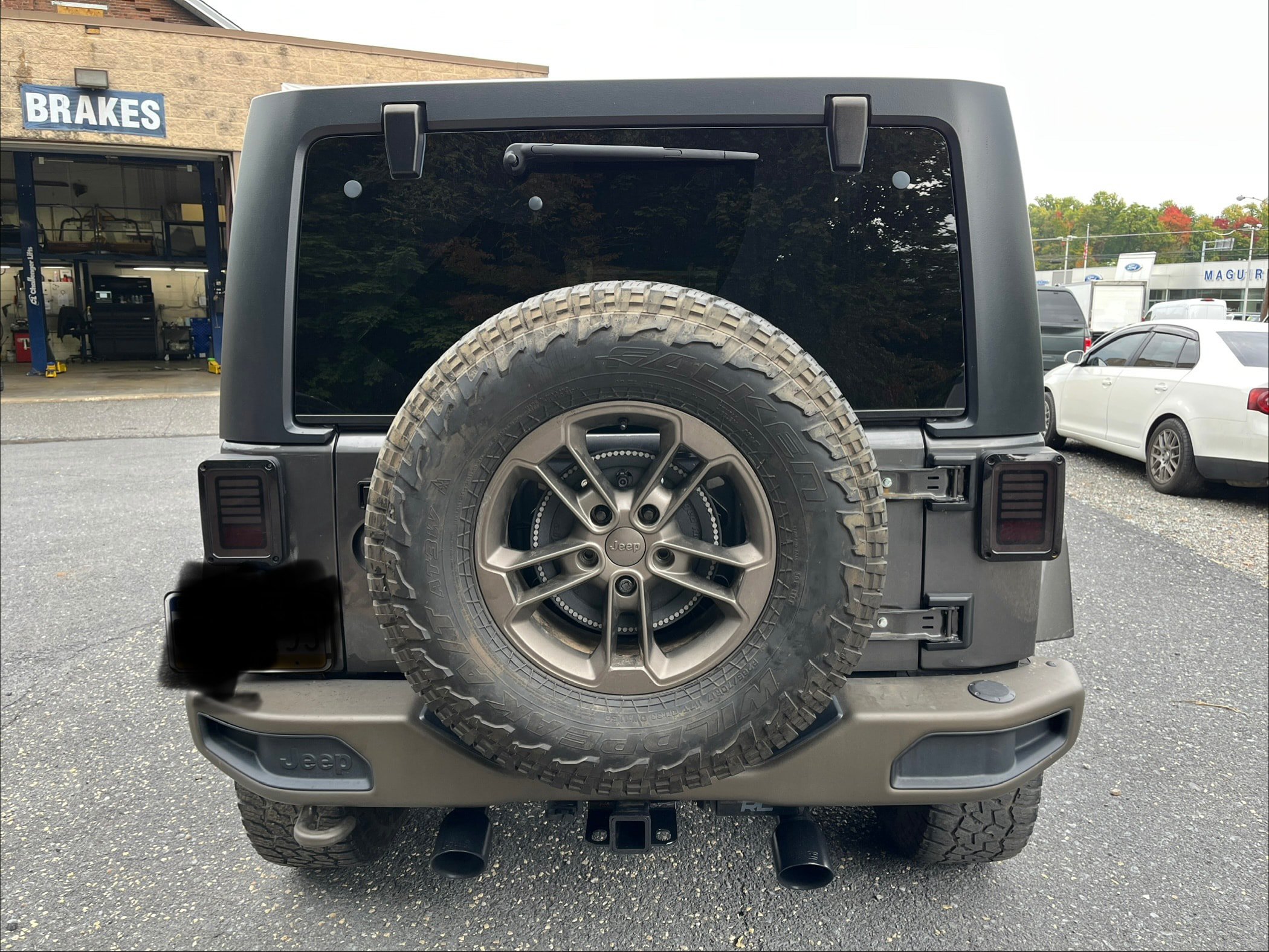 Used 2017 Jeep Wrangler Unlimited Sahara AWD/4WD image 9