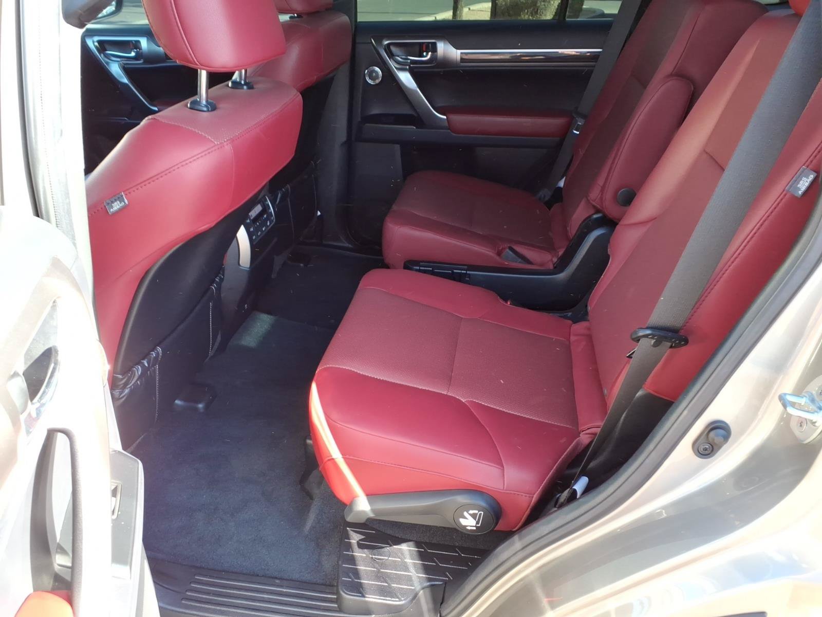 Used 2023 Lexus GX 460 Premium w/ Accessory Package AWD/4WD image 18