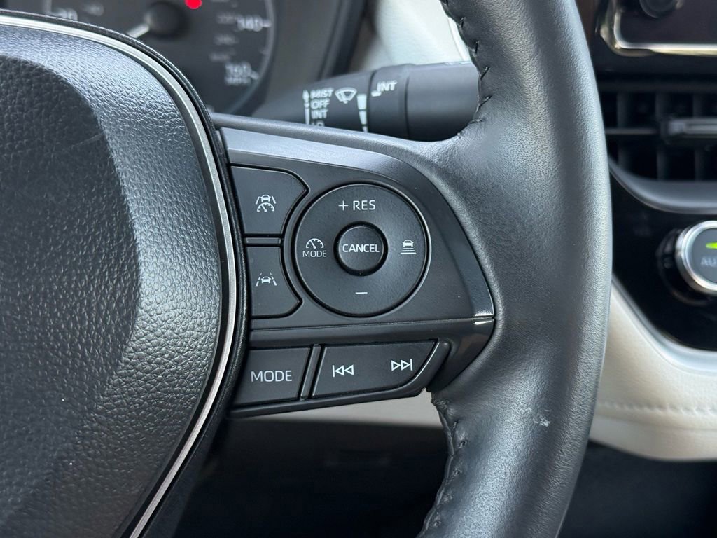Used 2025 Toyota Corolla SE image 19