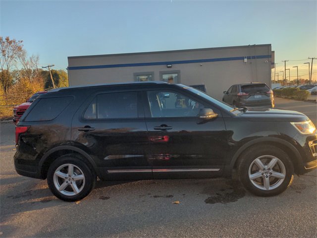 Certified 2018 Ford Explorer XLT w/ Equipment Group 202A image 3