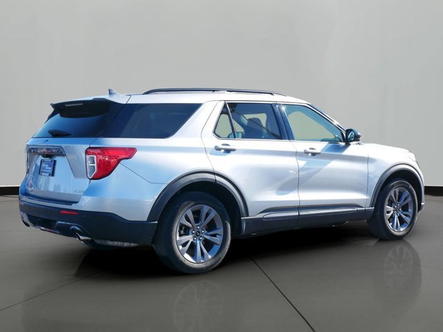 Certified 2022 Ford Explorer XLT w/ Equipment Group 202A AWD/4WD image 3