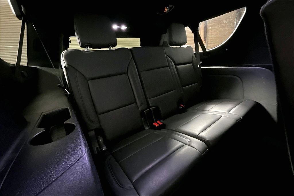 Used 2025 Chevrolet Suburban Z71 image 23