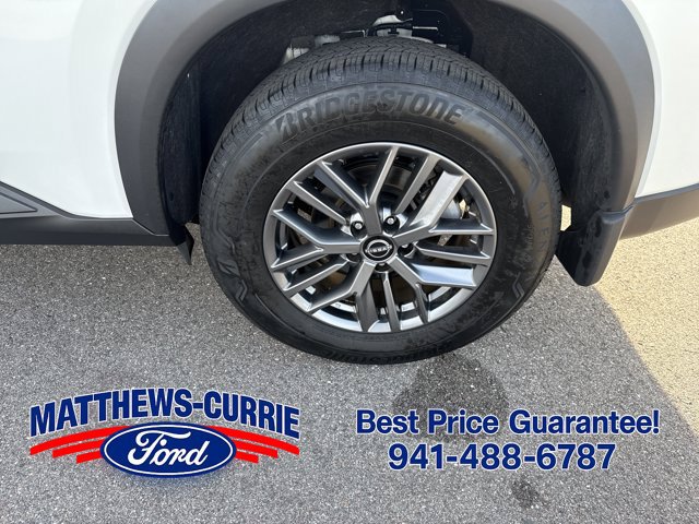 Used 2025 Nissan Rogue S FWD image 14