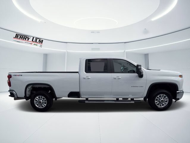 Used 2025 Chevrolet Silverado 2500 LT w/ Convenience Package AWD/4WD image 3