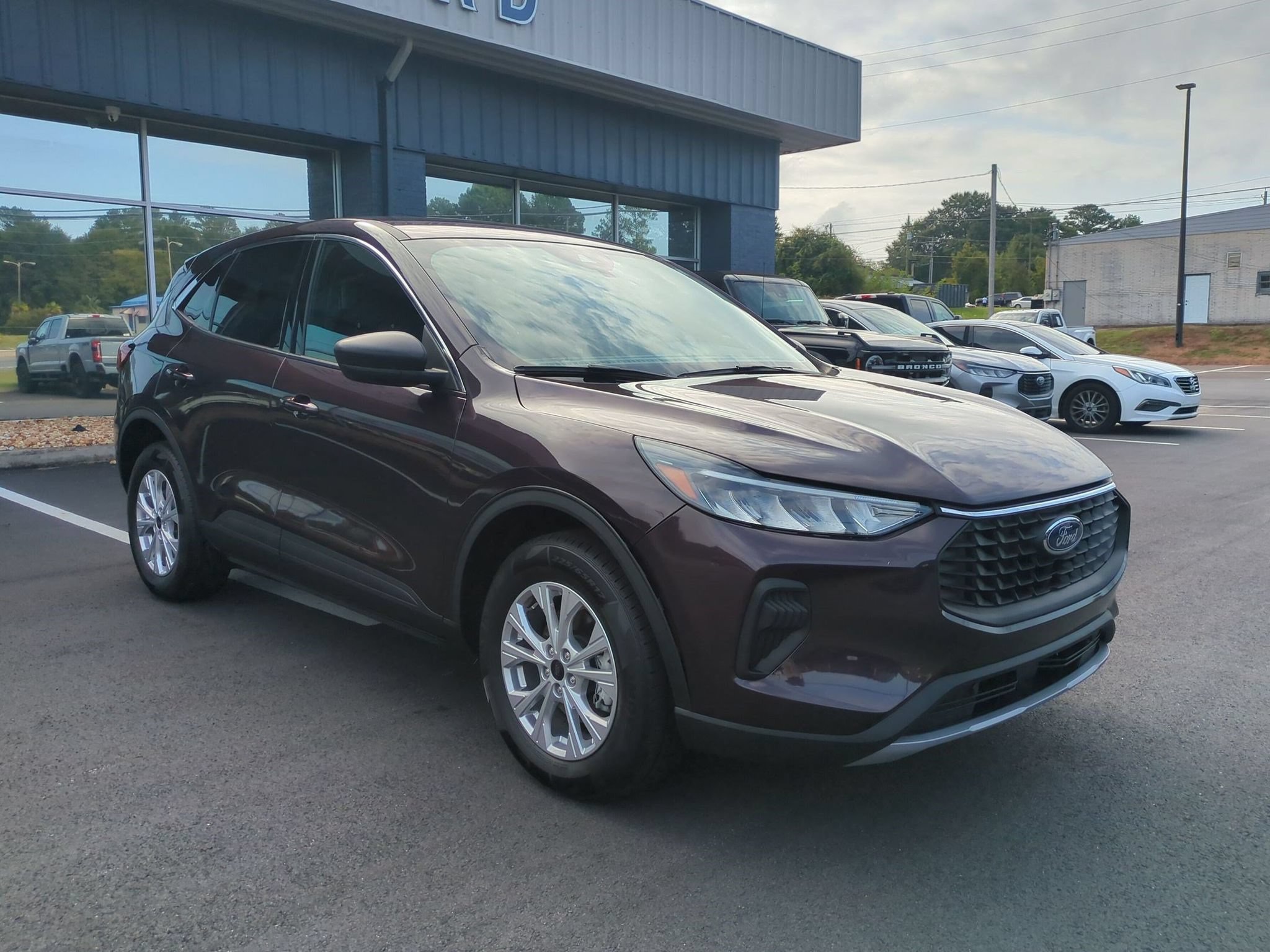 Certified 2023 Ford Escape Active AWD/4WD image 3
