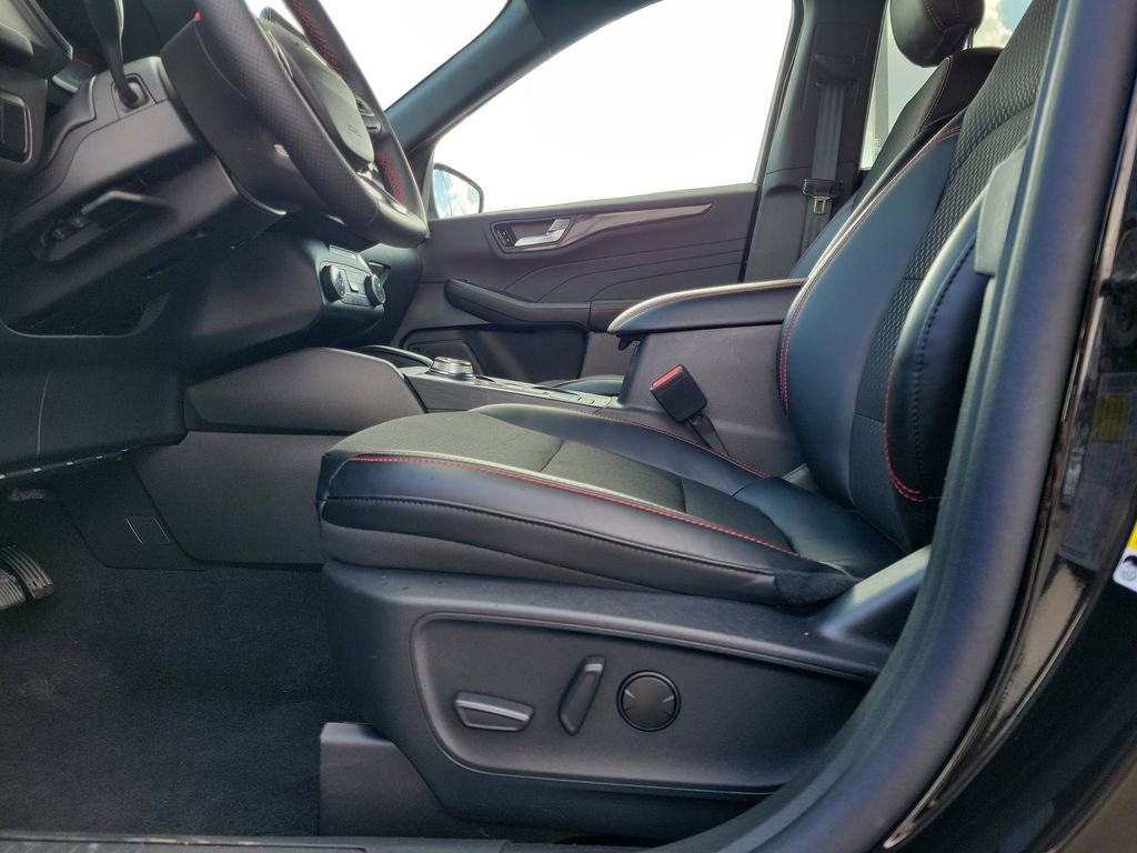 Certified 2025 Ford Escape ST-Line image 17
