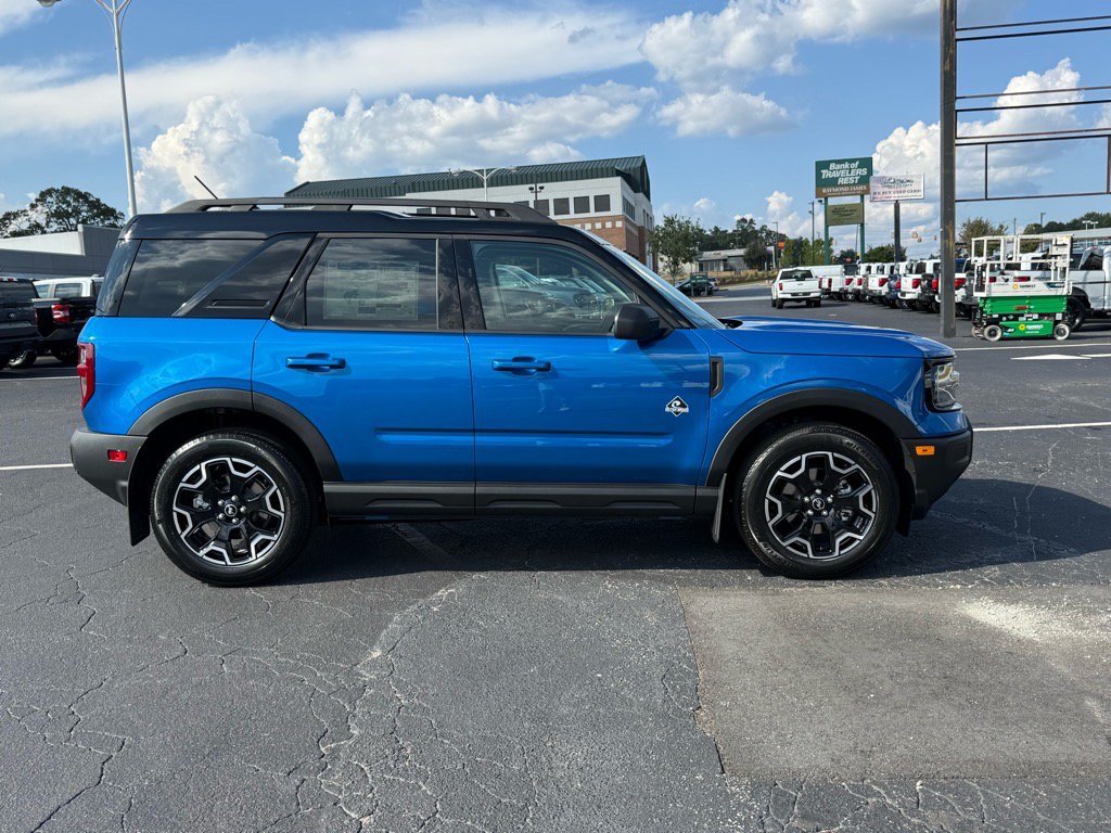 Certified 2025 Ford Bronco Sport Outer Banks AWD/4WD image 3