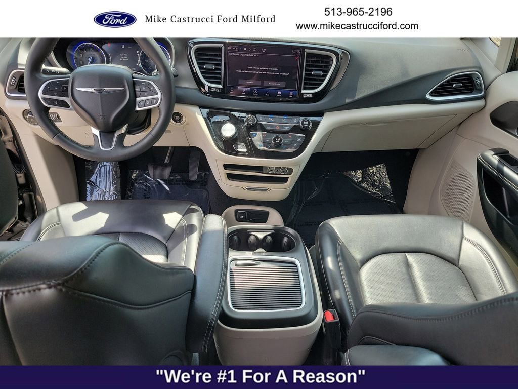 Used 2023 Chrysler Pacifica Touring-L FWD image 10