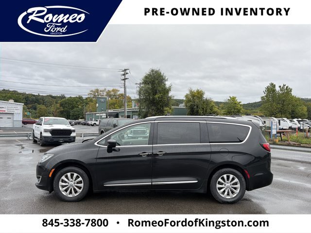 Used 2018 Chrysler Pacifica Touring-L FWD image 8