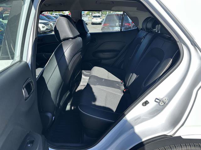 Used 2024 Hyundai Venue Limited FWD image 10