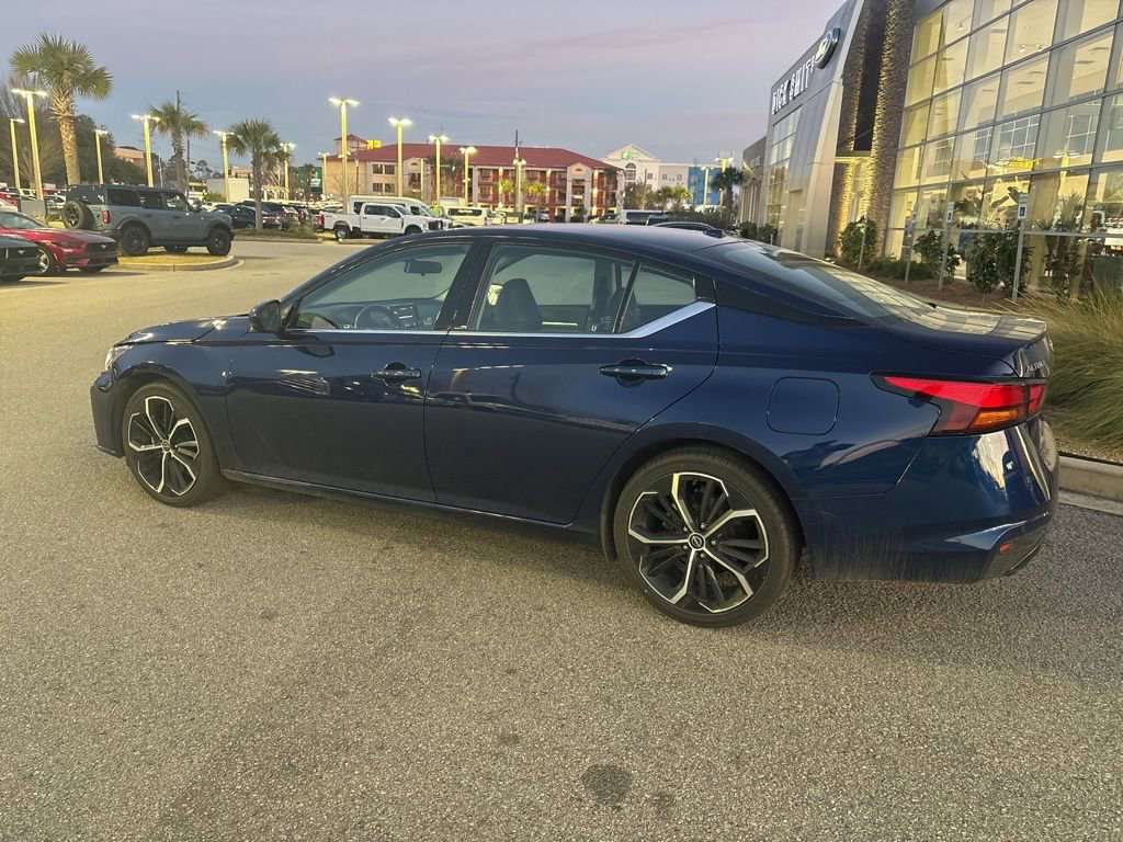 Used 2024 Nissan Altima 2.5 SR image 3