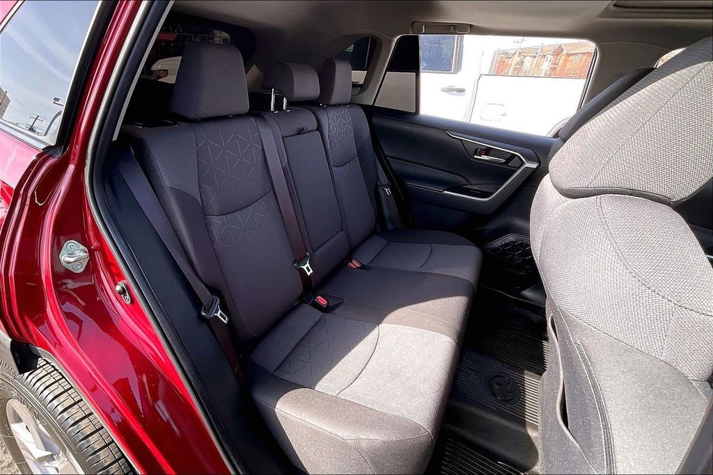Used 2022 Toyota RAV4 XLE image 25
