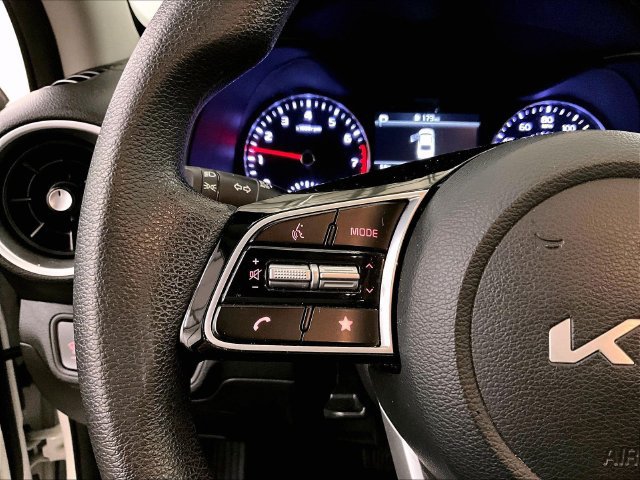 Used 2024 Kia Forte LXS FWD image 17