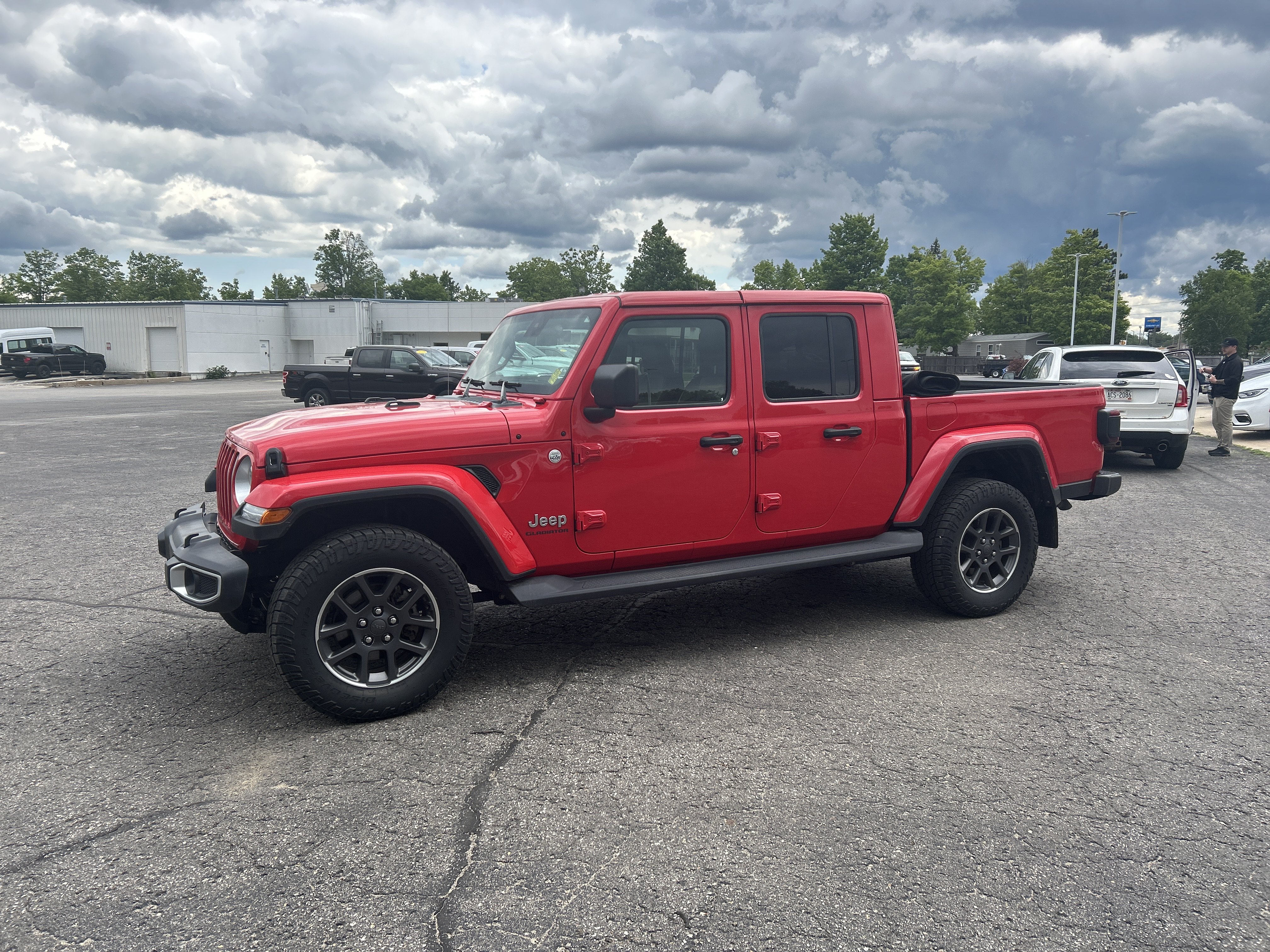 Used 2020 Jeep Gladiator Overland AWD/4WD image 8