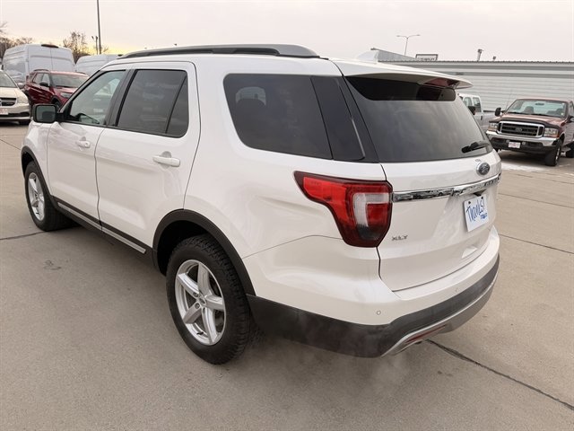 Certified 2017 Ford Explorer XLT w/ Equipment Group 202A image 3