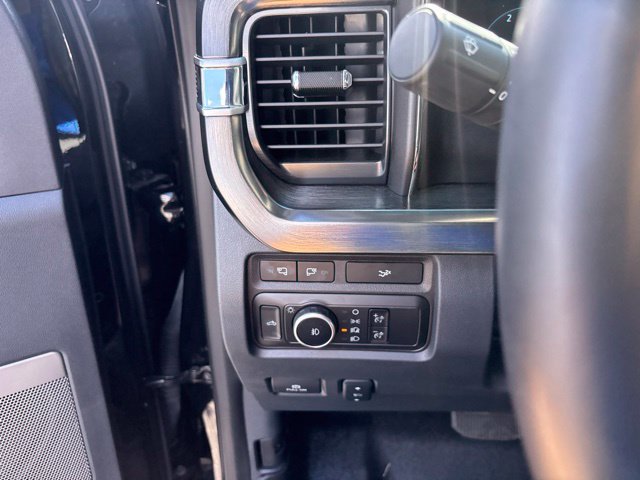 Certified 2024 Ford F250 Lariat w/ Lariat Ultimate Package AWD/4WD image 24