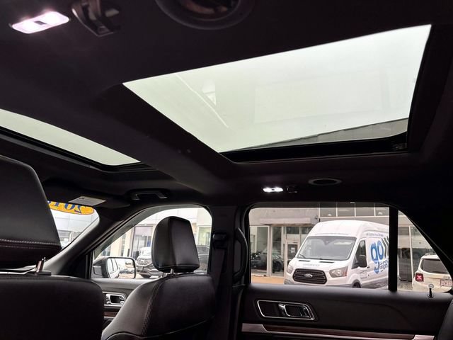 Certified 2018 Ford Explorer Limited AWD/4WD image 14
