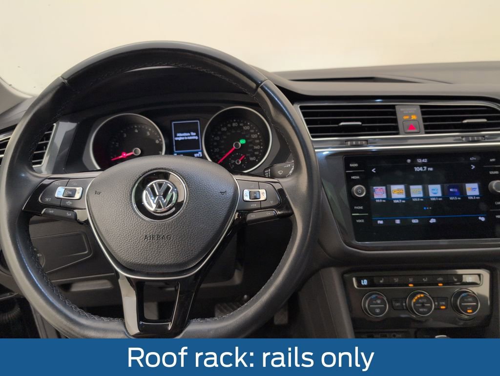 Used 2020 Volkswagen Tiguan SE w/ Panoramic Sunroof Package image 25