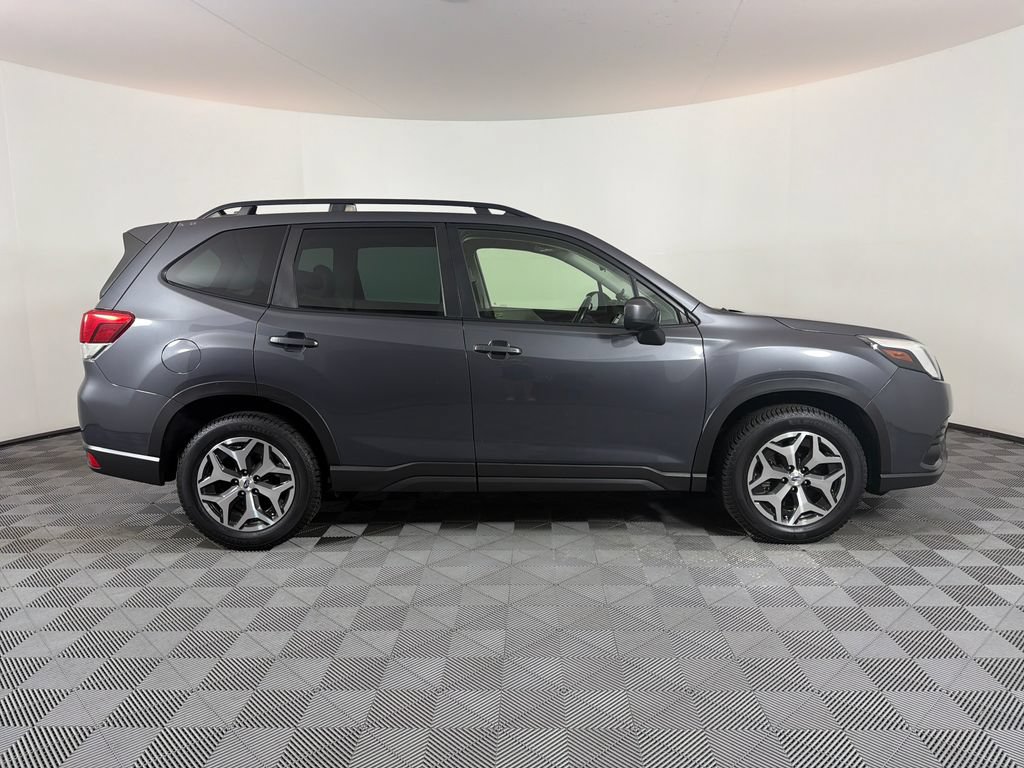 Used 2022 Subaru Forester Premium AWD/4WD image 2