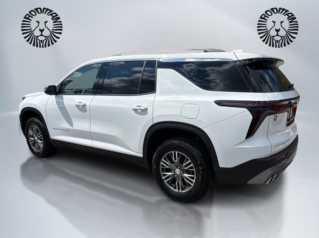 Used 2025 Chevrolet Traverse LT image 3