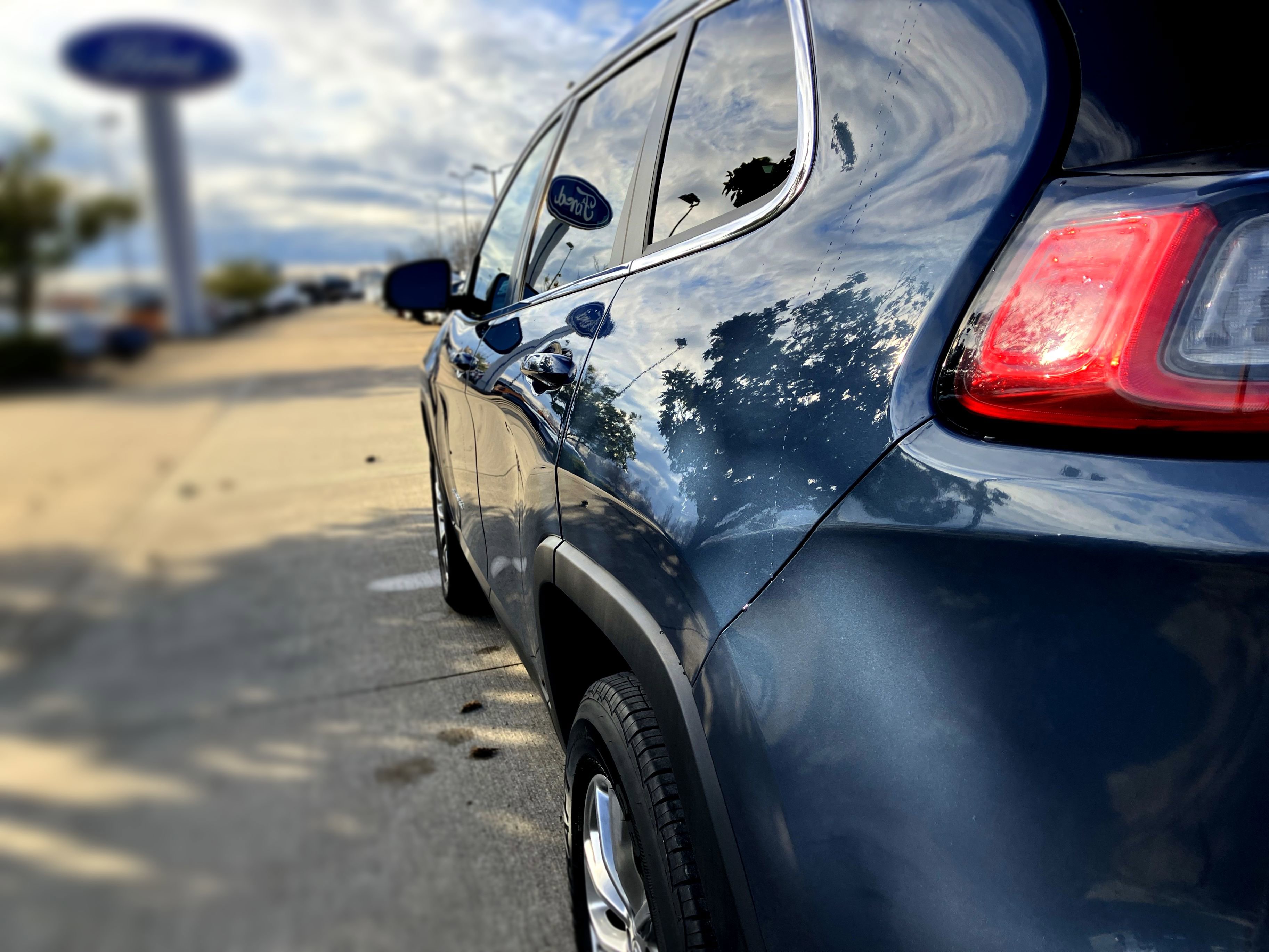 Used 2020 Jeep Cherokee Latitude Plus image 12