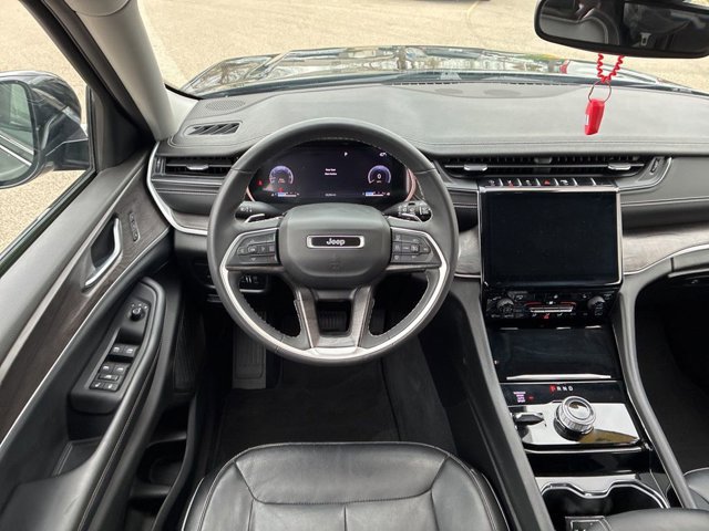 Used 2023 Jeep Grand Cherokee Limited AWD/4WD image 12