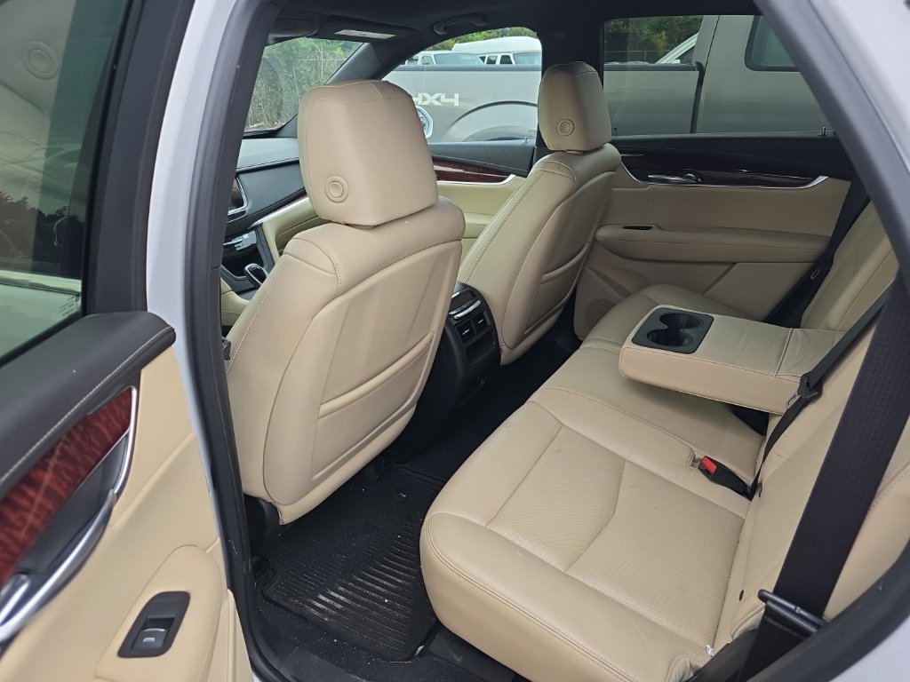 Used 2017 Cadillac XT5 Premium Luxury w/ Driver Assist Package FWD image 4