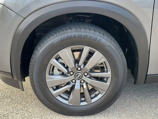 Used 2023 Nissan Pathfinder SV image 8