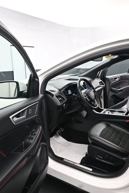 Certified 2024 Ford Edge ST-Line w/ Class II Trailer Tow Package AWD/4WD image 17