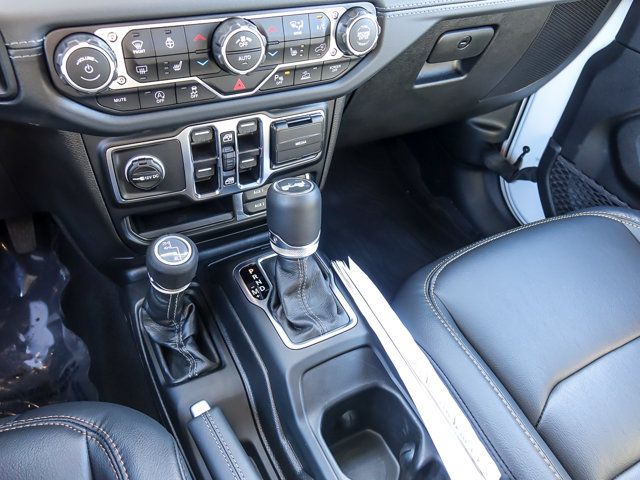 Used 2026 Jeep Wrangler Unlimited Sahara AWD/4WD image 19