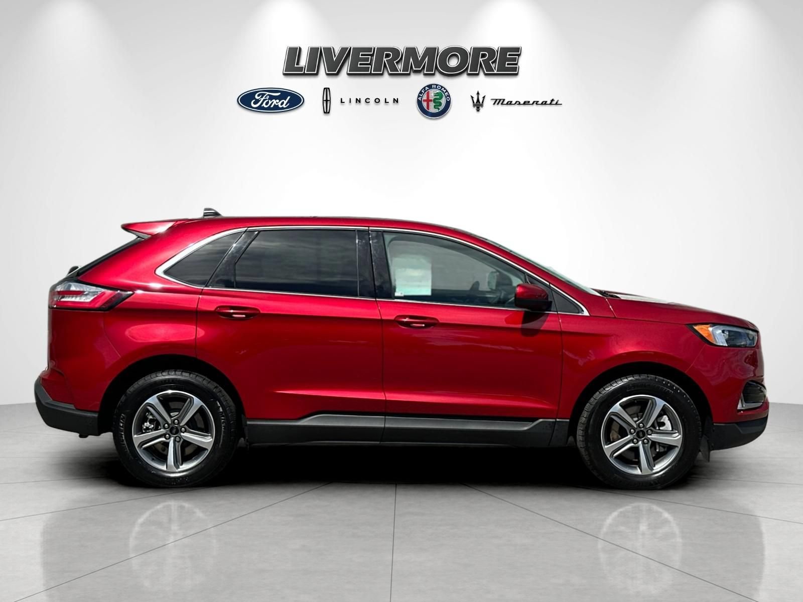 Certified 2024 Ford Edge SEL w/ Convenience Package AWD/4WD image 2