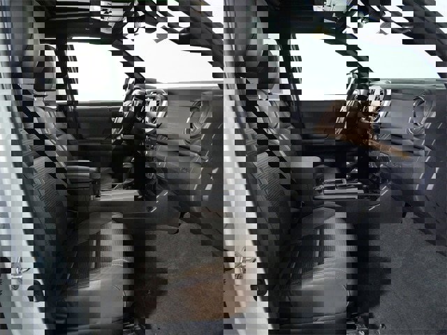 Used 2021 Toyota Tacoma Limited image 12