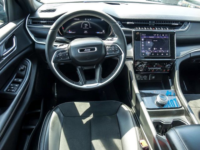 Used 2024 Jeep Grand Cherokee Altitude image 19