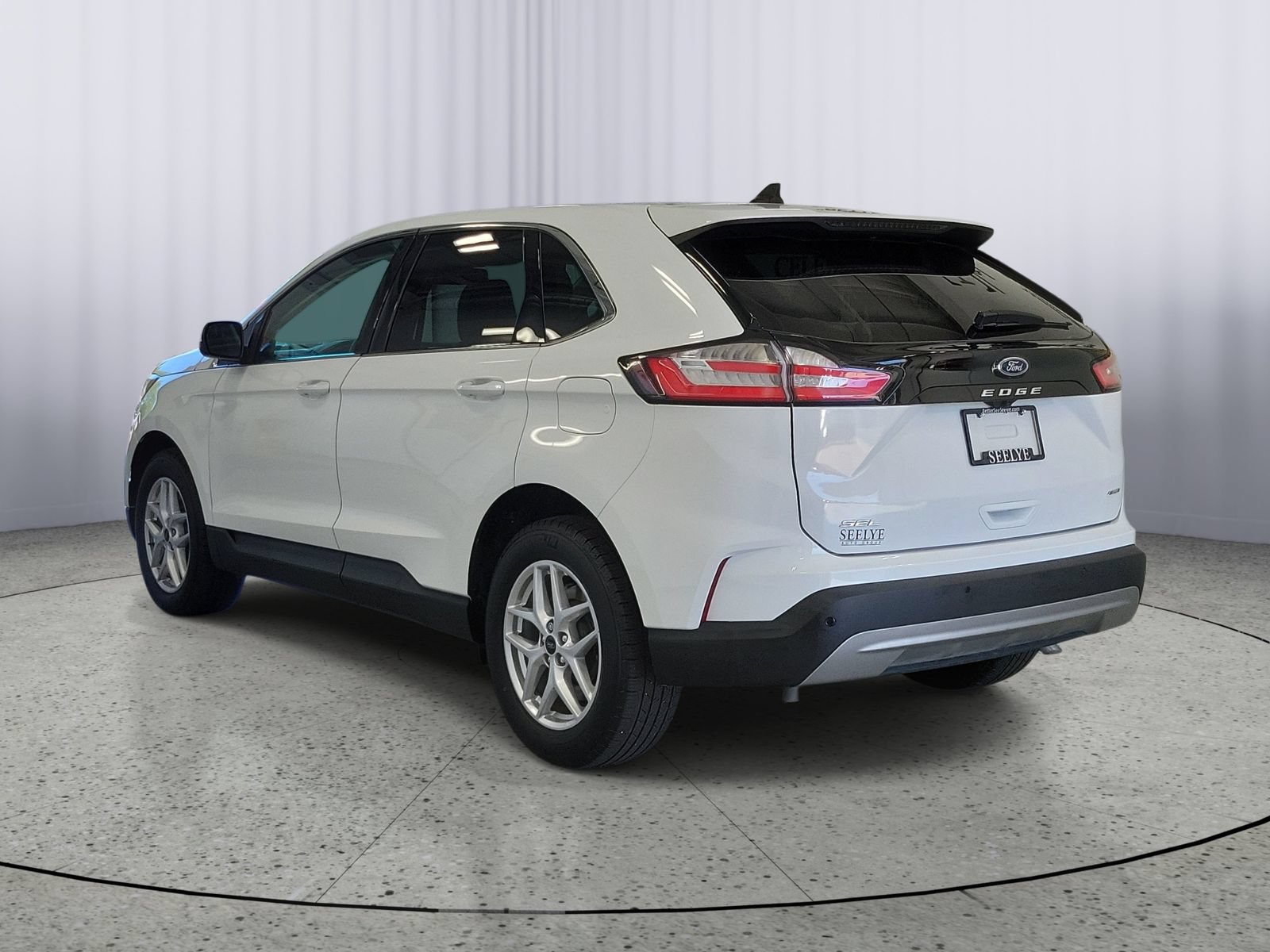 Certified 2024 Ford Edge SEL w/ Convenience Package AWD/4WD image 3